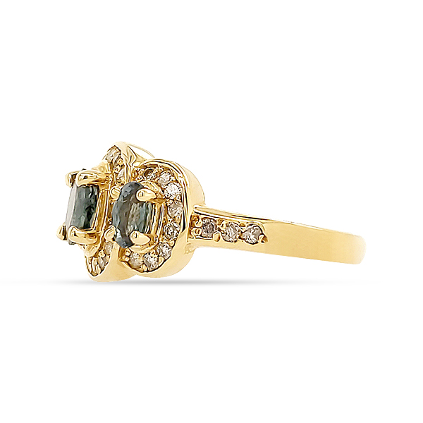 ALEXANDERITE AND DIAMOND RING
3 STONE