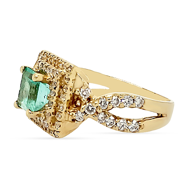 EMERALD AND DIAMOND RING