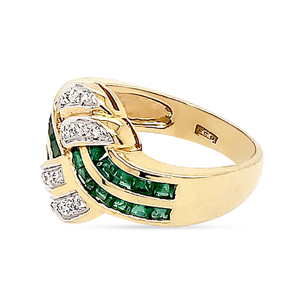 EMERALD AND DIAMOND RING