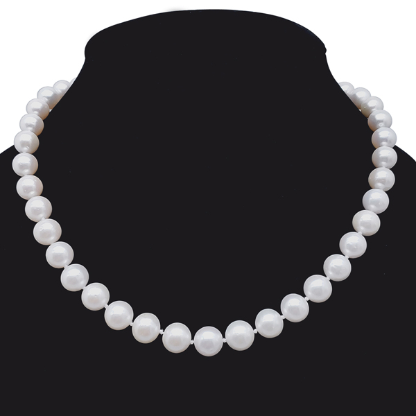 WHTIE PEARL NECKLACE