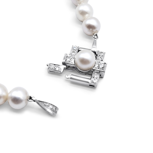 JAPANESE AKOYA PEARL AND DIAMOND NECKLACE